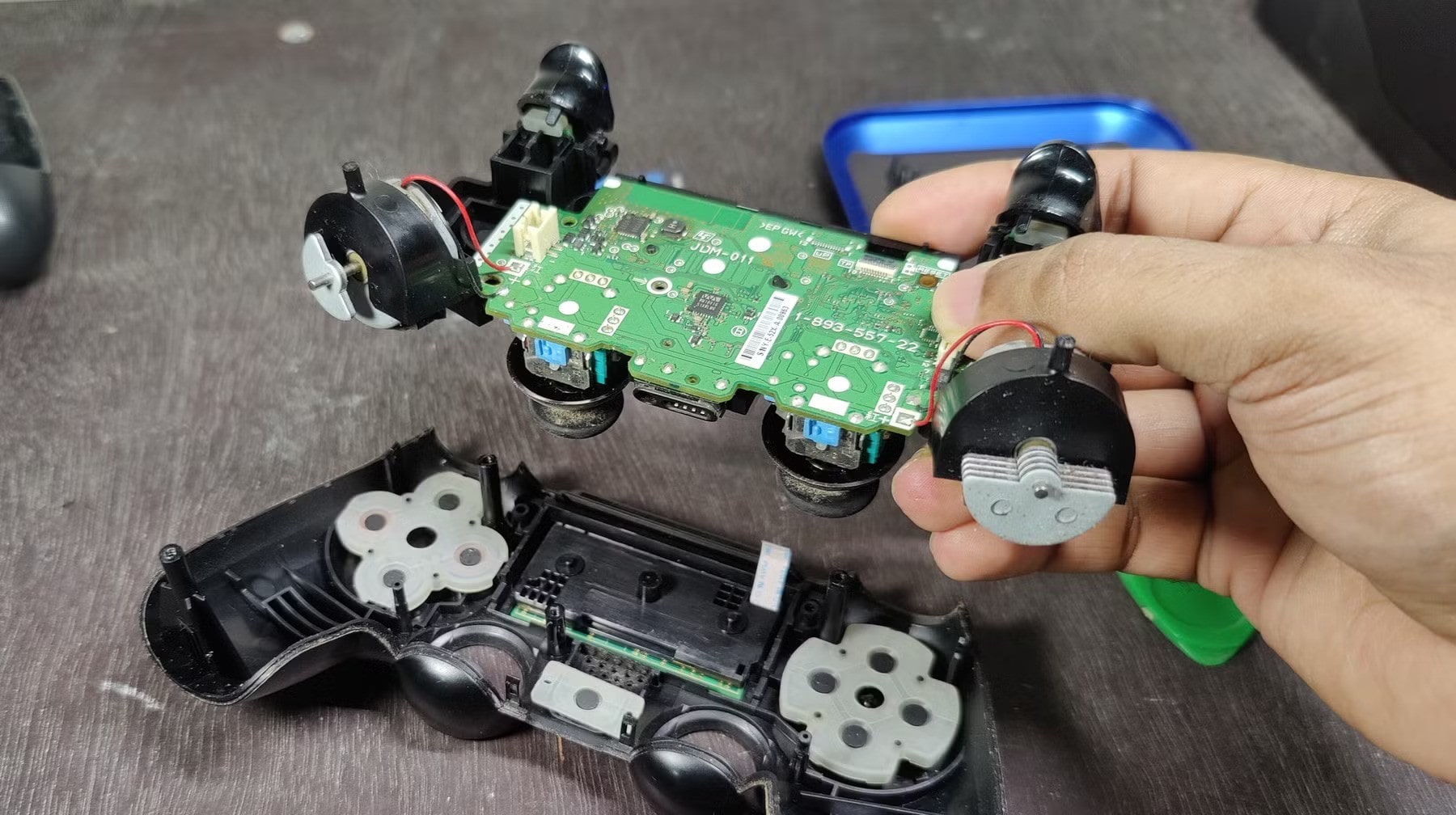 تعمیر دسته PS4 تبریز